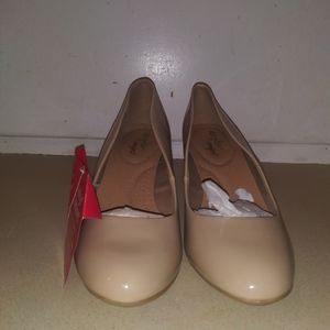 Nwt..Women's DexFlex Comfort HeelsSize/9Color/Be